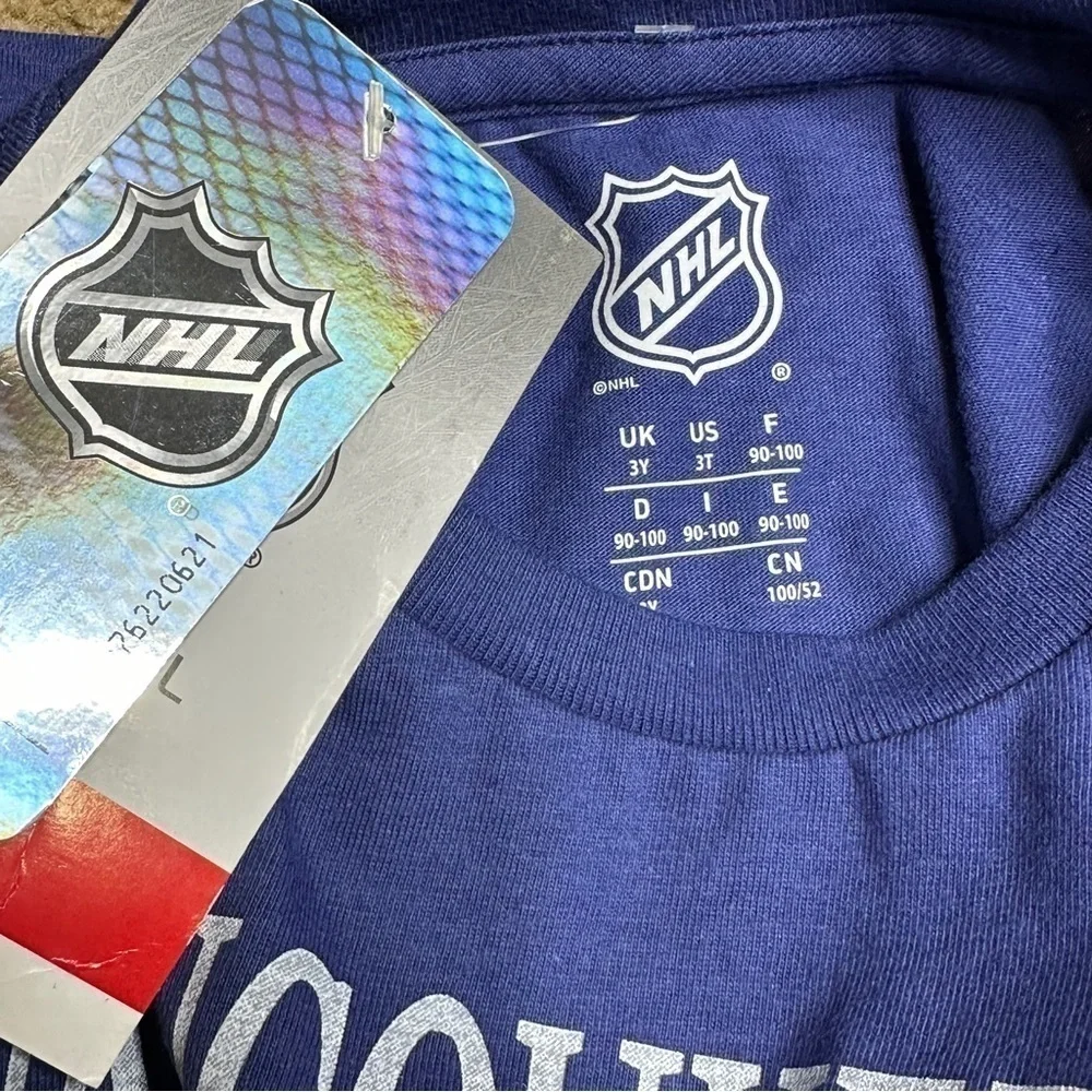 NHL Vancouver Canucks hockey tee NWT 3T